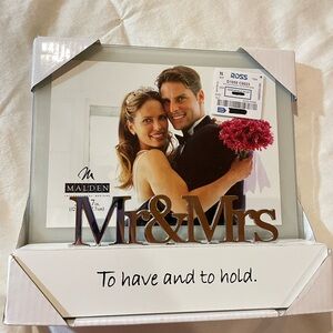 Malden 'Mr & Mrs' Wedding Photo Frame, Silver Script Accent,‎ 5x7 Photo, NWT